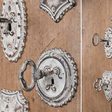 Load image into Gallery viewer, Vintage Key Metal Hooks Set