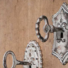 Load image into Gallery viewer, Vintage Key Metal Hooks Set