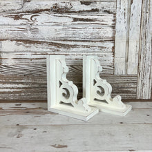 Load image into Gallery viewer, White Wooden Corbel Set