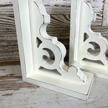 Load image into Gallery viewer, White Wooden Corbel Set