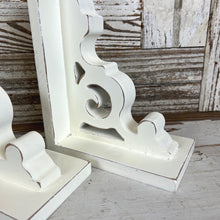 Load image into Gallery viewer, White Wooden Corbel Set