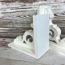 Load image into Gallery viewer, White Wooden Corbel Set