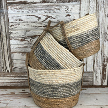 Load image into Gallery viewer, Straw Handled Basket Set