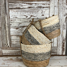 Load image into Gallery viewer, Straw Handled Basket Set