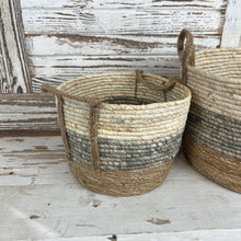 Load image into Gallery viewer, Straw Handled Basket Set