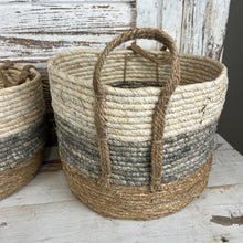 Load image into Gallery viewer, Straw Handled Basket Set