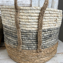 Load image into Gallery viewer, Straw Handled Basket Set