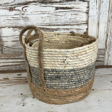 Load image into Gallery viewer, Straw Handled Basket Set