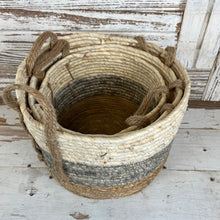 Load image into Gallery viewer, Straw Handled Basket Set