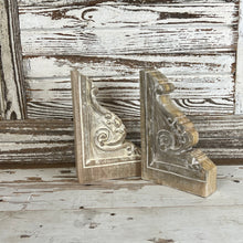 Load image into Gallery viewer, Fancy Wood Corbel Set