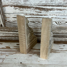 Load image into Gallery viewer, Fancy Wood Corbel Set