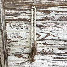 Load image into Gallery viewer, White Beaded Garland With Tassels