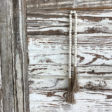 Load image into Gallery viewer, White Beaded Garland With Tassels