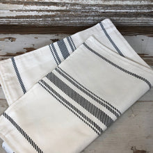 Load image into Gallery viewer, Linen Reversible Striped Table Runner