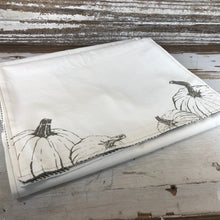 Load image into Gallery viewer, Pumpkin Reversible Table Runner
