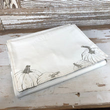 Load image into Gallery viewer, Pumpkin Reversible Table Runner