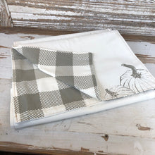 Load image into Gallery viewer, Pumpkin Reversible Table Runner
