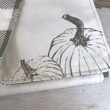 Load image into Gallery viewer, Pumpkin Reversible Table Runner