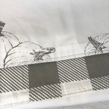 Load image into Gallery viewer, Pumpkin Reversible Table Runner