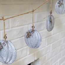 Load image into Gallery viewer, Dangling Pumpkin Garland