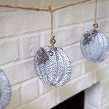 Load image into Gallery viewer, Dangling Pumpkin Garland