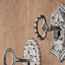 Load image into Gallery viewer, Vintage Key Metal Hooks Set
