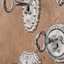 Load image into Gallery viewer, Vintage Key Metal Hooks Set
