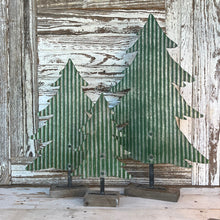 Load image into Gallery viewer, Corrugated Metal Christmas Tree Set
