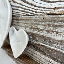 Load image into Gallery viewer, Marbled Heart Dish Set
