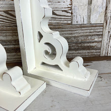 Load image into Gallery viewer, White Wooden Corbel Set
