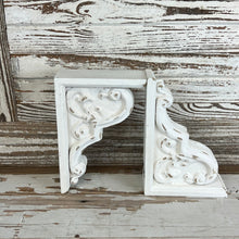Load image into Gallery viewer, Rustic White Wooden Corbel
