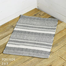 Load image into Gallery viewer, Grey &amp; White Rug
