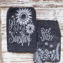 Load image into Gallery viewer, Rustic Black And White Spring &amp; Summer Towel Set
